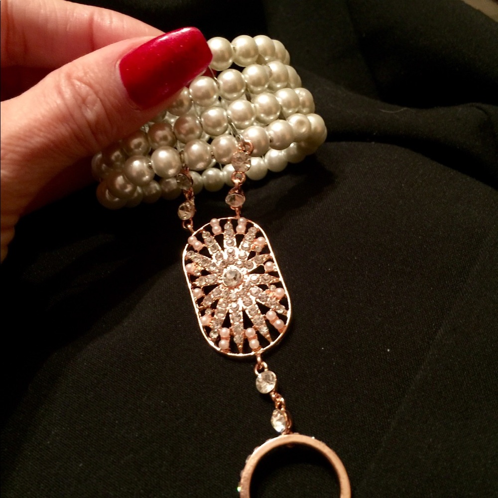 ❤️Beautiful simulated Pearl Bella Bracelet - Picture 5 of 5